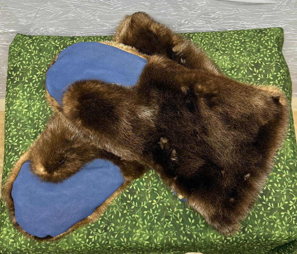 Otter Gauntlet Mittens