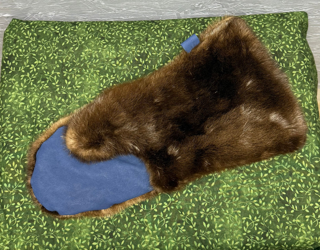 Otter Gauntlet Mittens